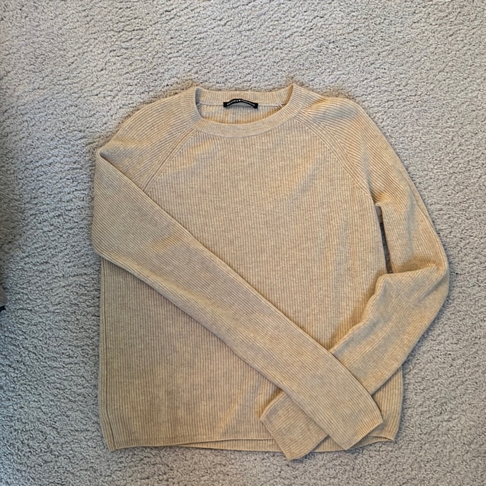 BRANDY MELVILLE SWEATER
